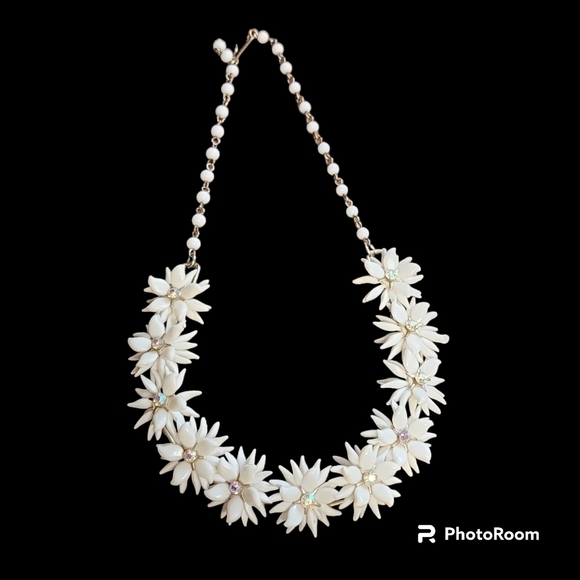 Vintage Jewelry - VINTAGE White Floral Necklace Soft Plastic Daisy's AB Rhinestone Milk Glass